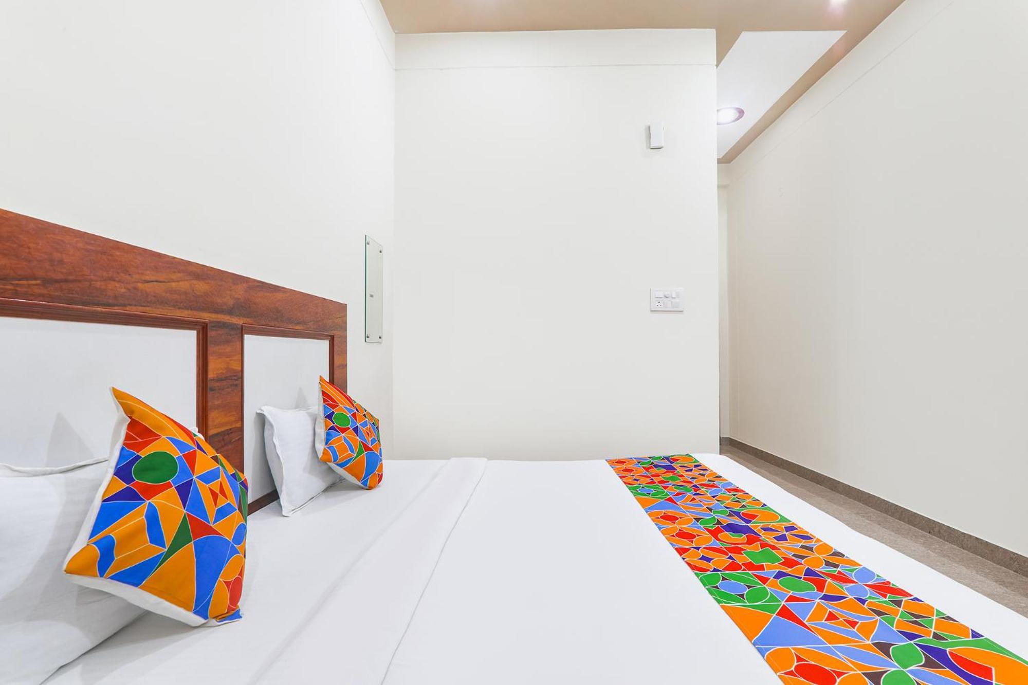 Fabhotel Shree Venkatesh Nileyam Ayodhya Esterno foto